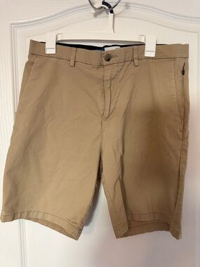 Old Navy Men's Tan Flat-Front Stretch Shorts